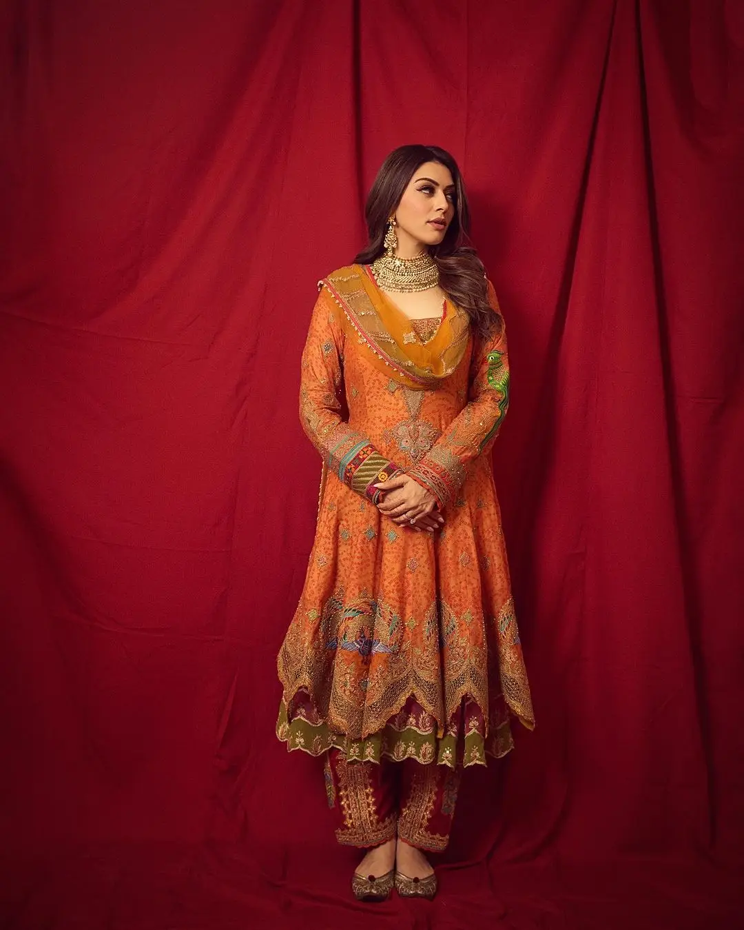 HANSIKA MOTWANI IMAGES IN INDIAN TRADITIONAL ORANGE DRESS 2